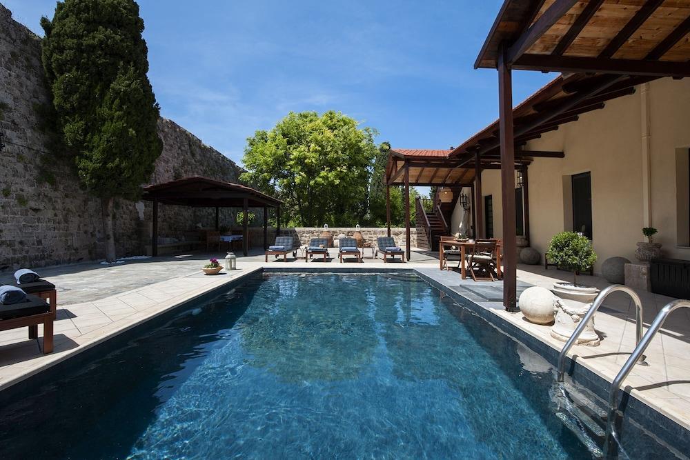 Fluvian Villa *