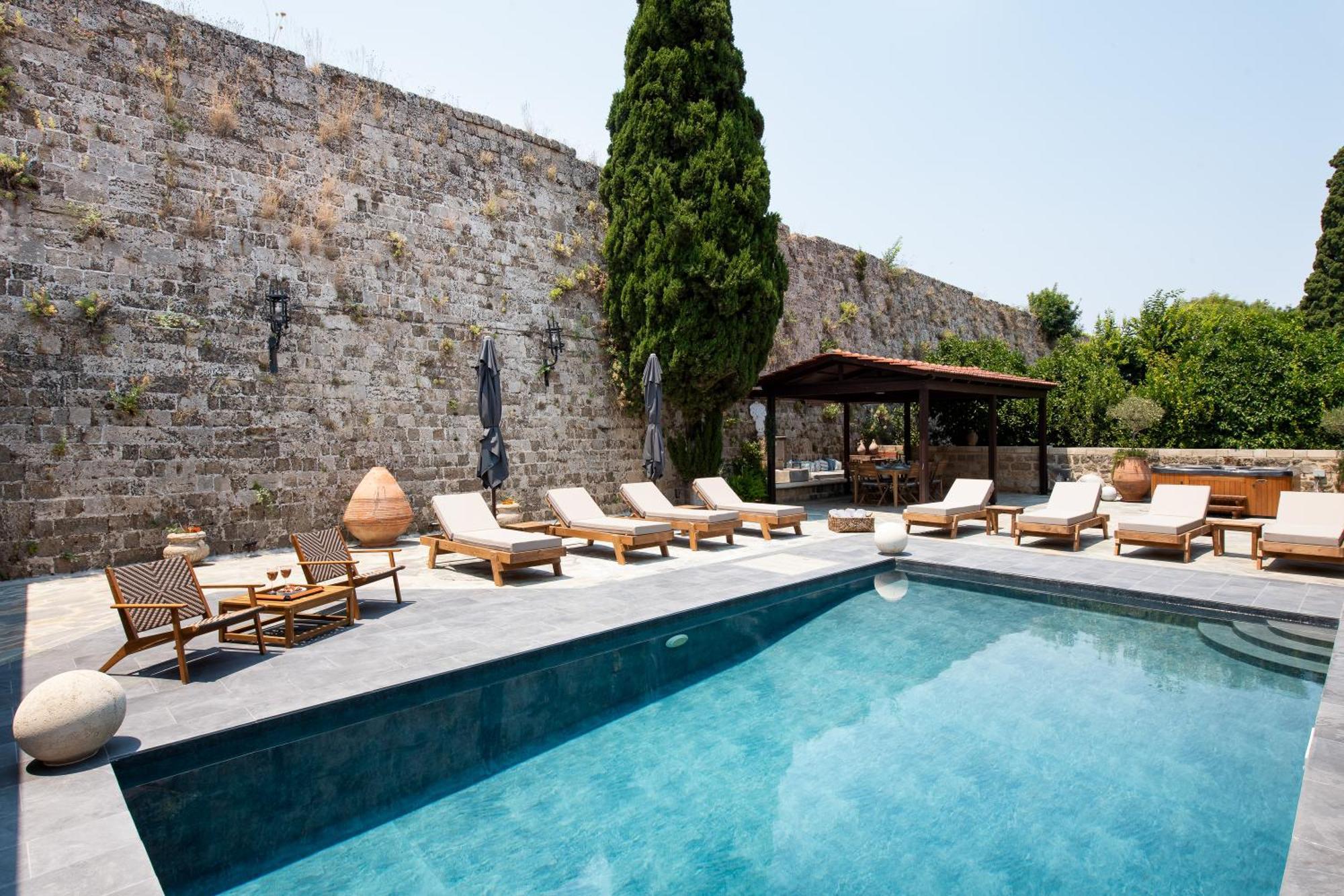 Fluvian Villa *